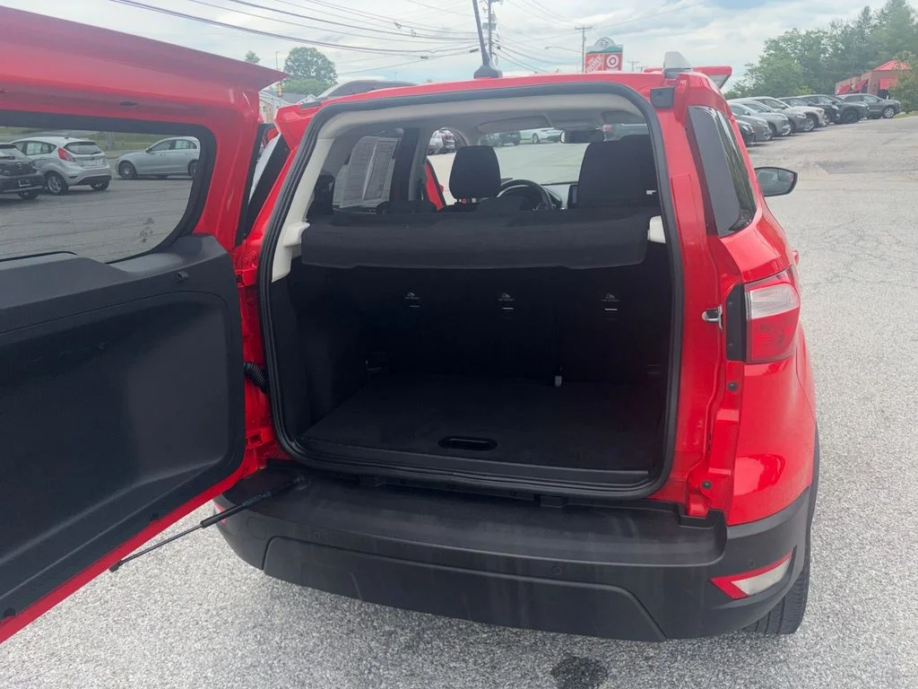 Used 2021 Red Ford SE image 23