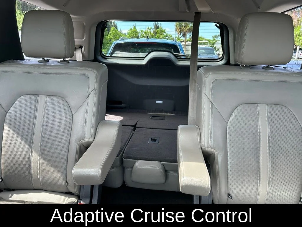 Used 2019 White Platinum Clearcoat Metallic Ford Limited image 13