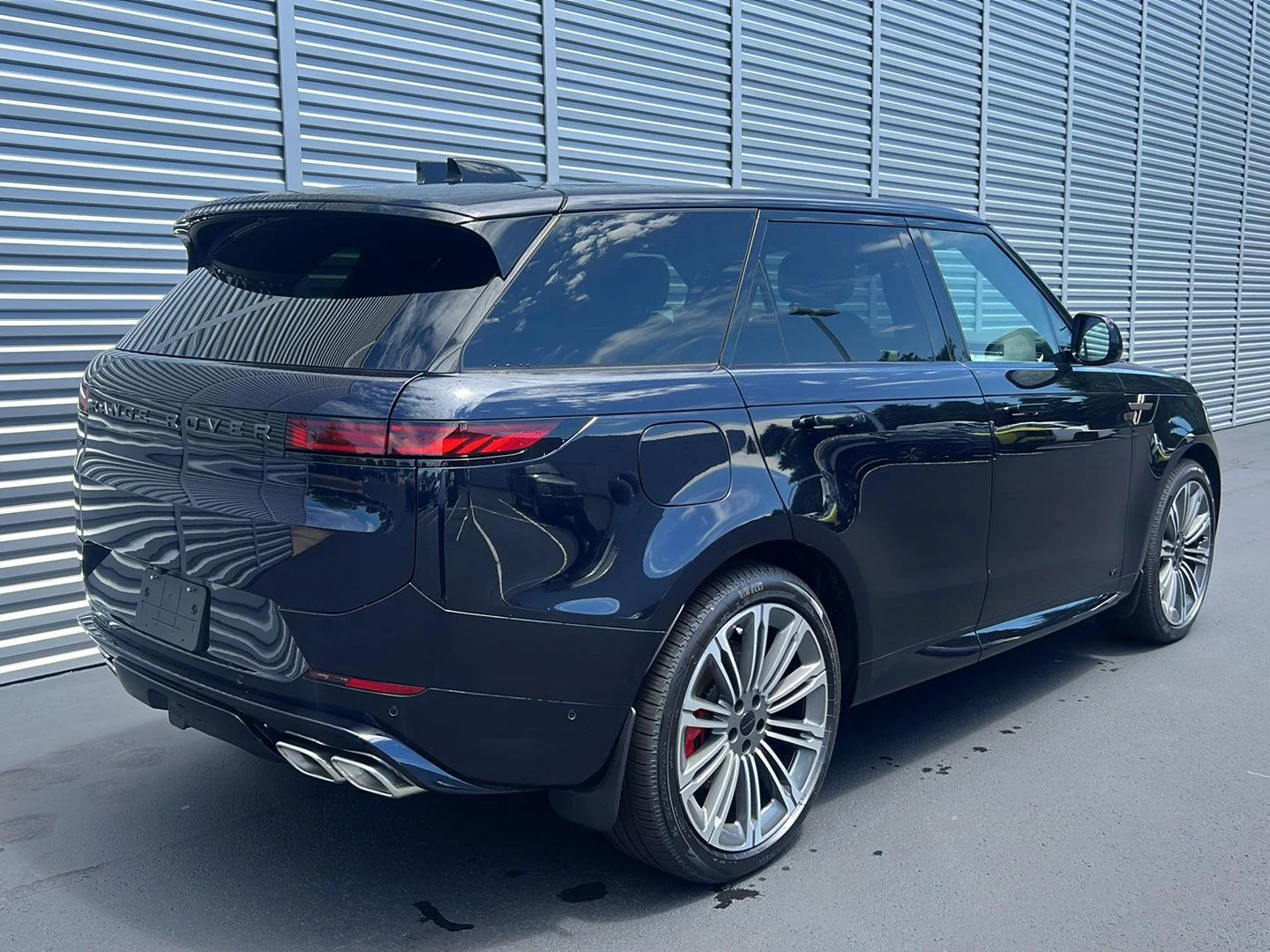 New 2026 Constellation Blue SV Bespoke Ultra Metallic Gloss Land Rover Dynamic SE image 5