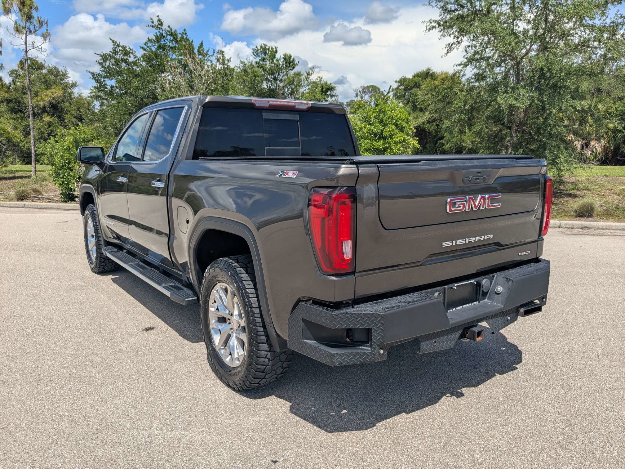 Used 2019 Smokey Quartz Metallic GMC SLT image 7