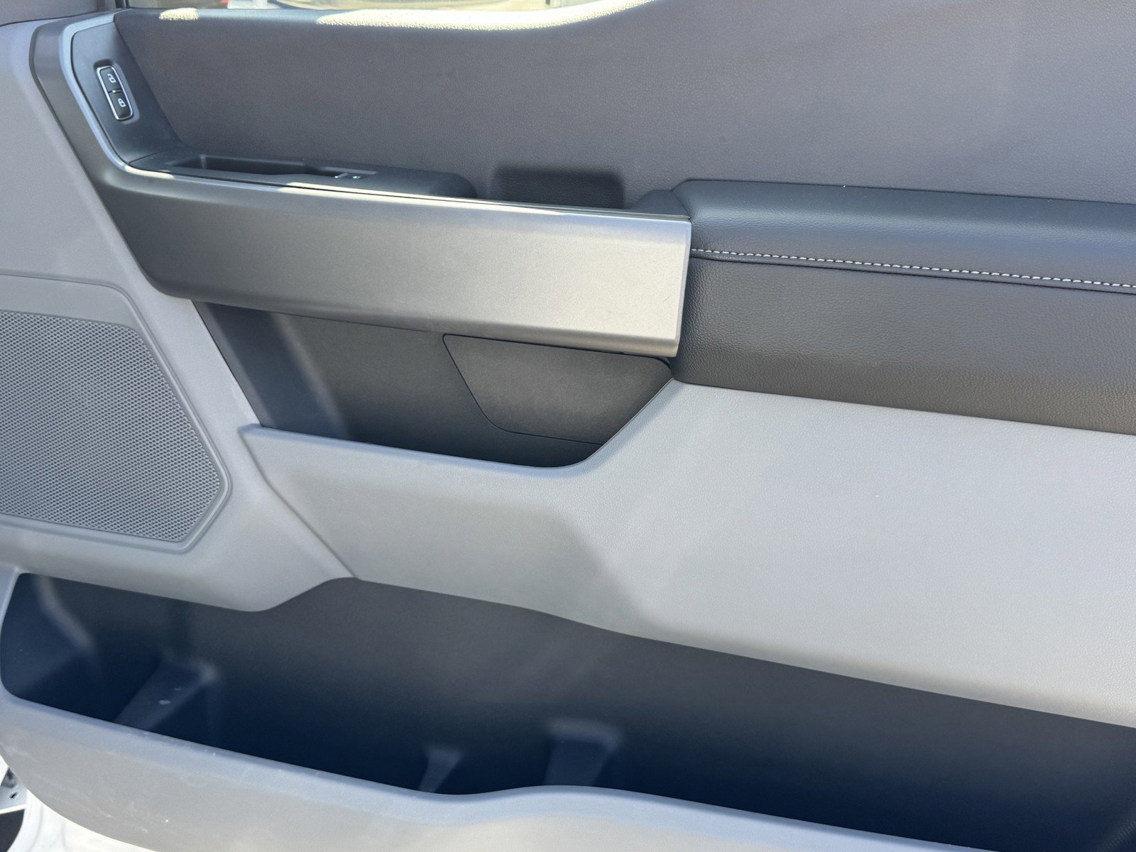 2025 Ford F-550 Super Duty Chassis Cab XLT - Photo 7