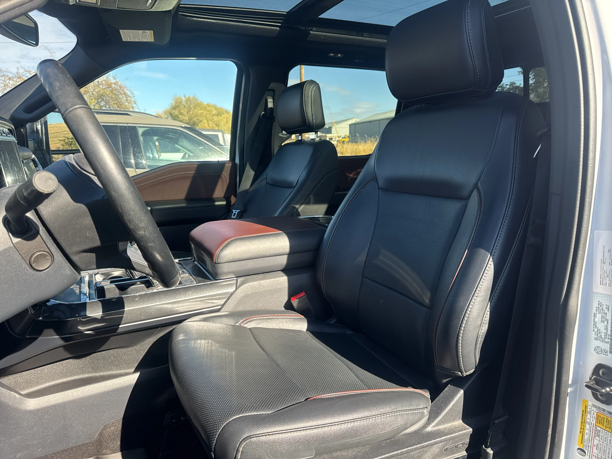 Certified Used 2023 Oxford White Ford LARIAT image 22