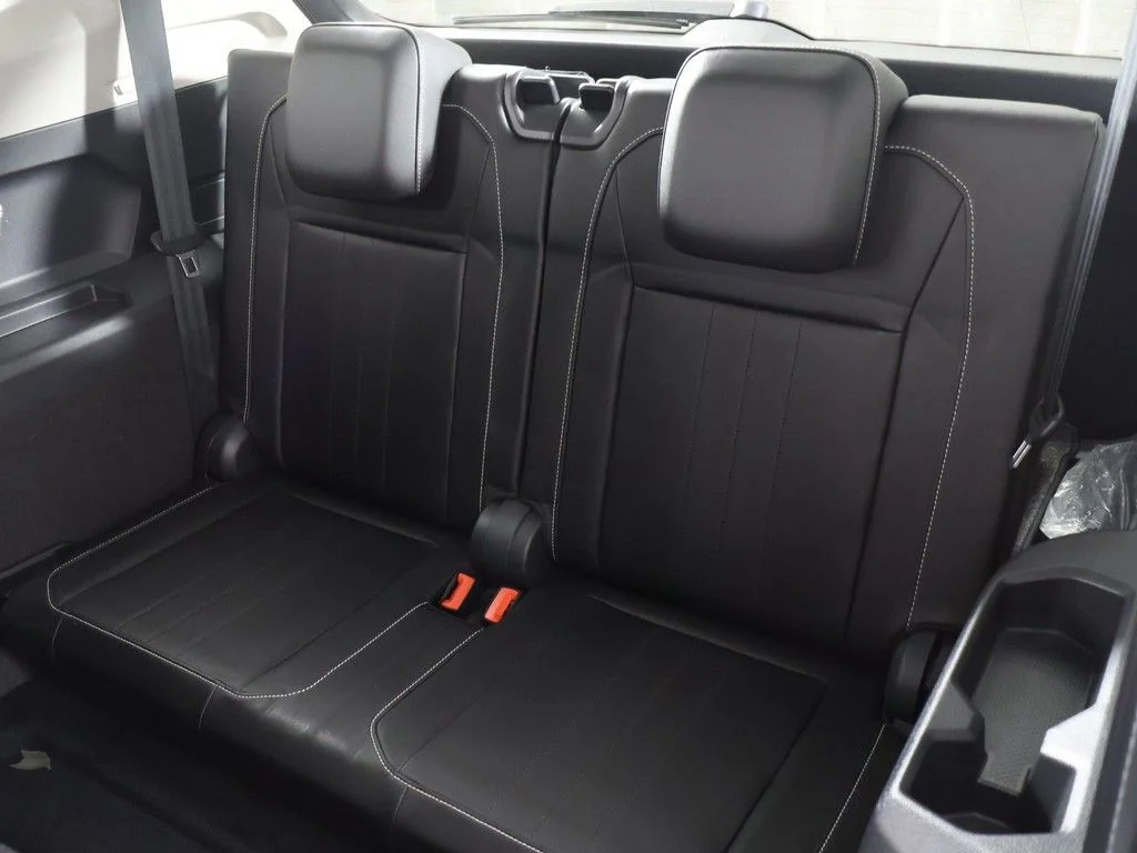 Used 2023 Gray Volkswagen 2.0T SE image 33