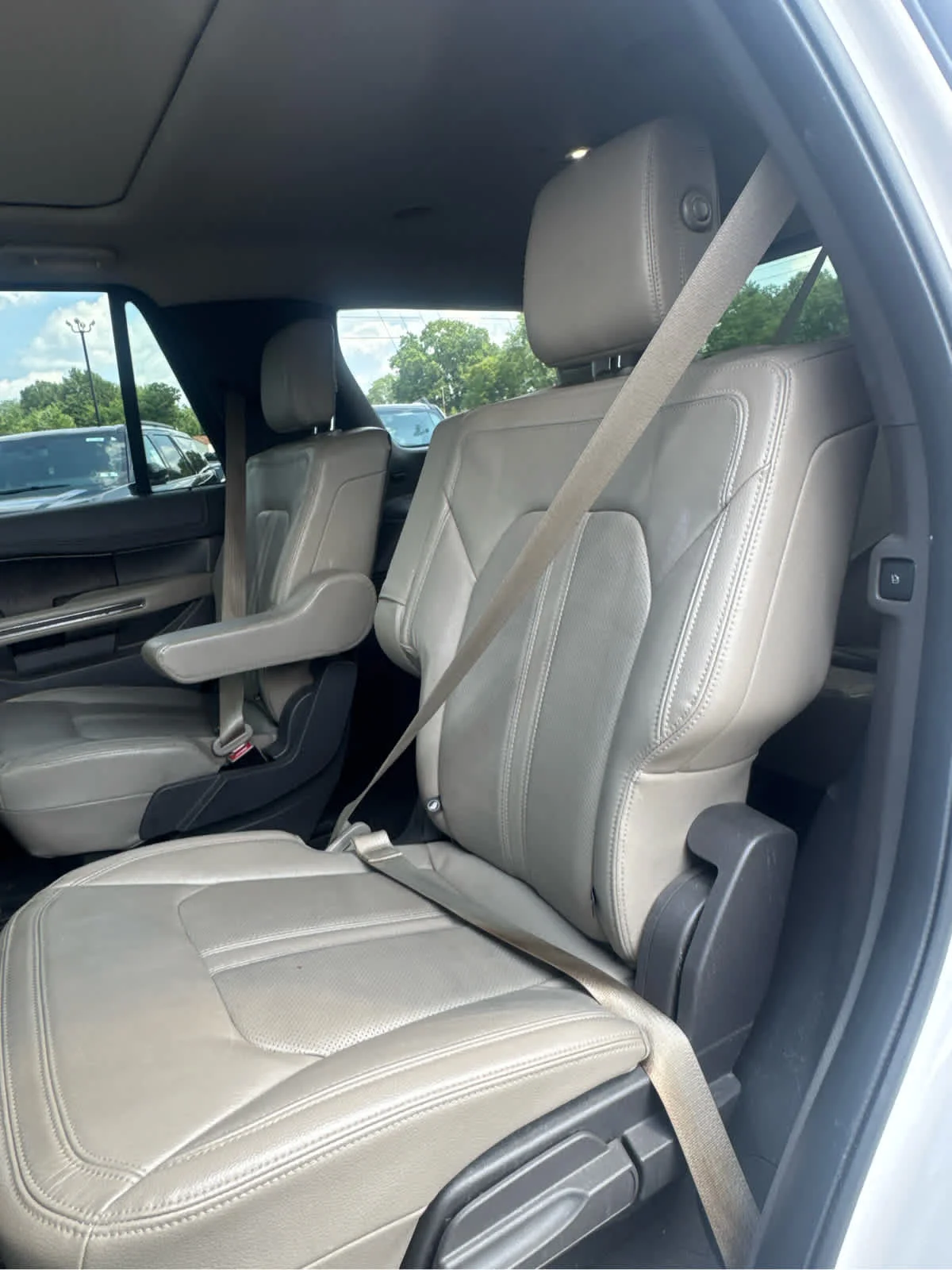 Used 2019 White Platinum Metallic Tri-Coat Ford Limited image 19