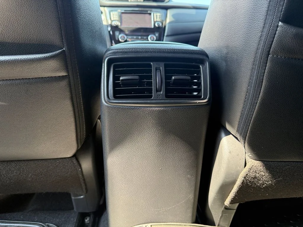 Used 2018 White Nissan SL image 23