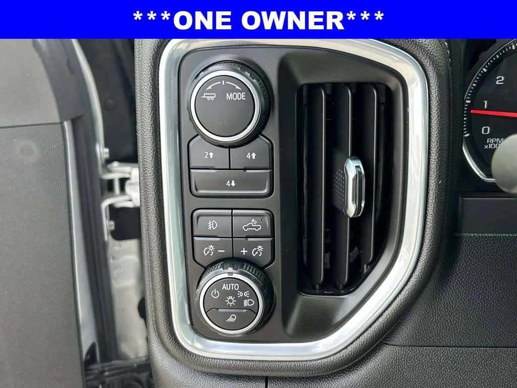 Used 2022 Silver Ice Metallic Chevrolet LT image 25