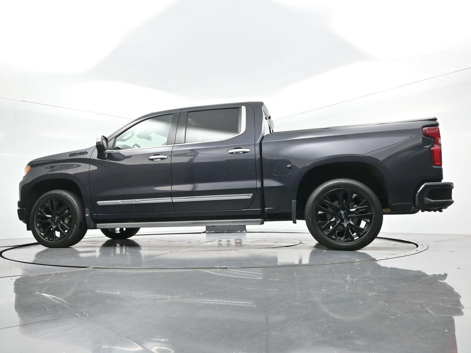Used 2023 Dark Ash Metallic Chevrolet High Country image 44
