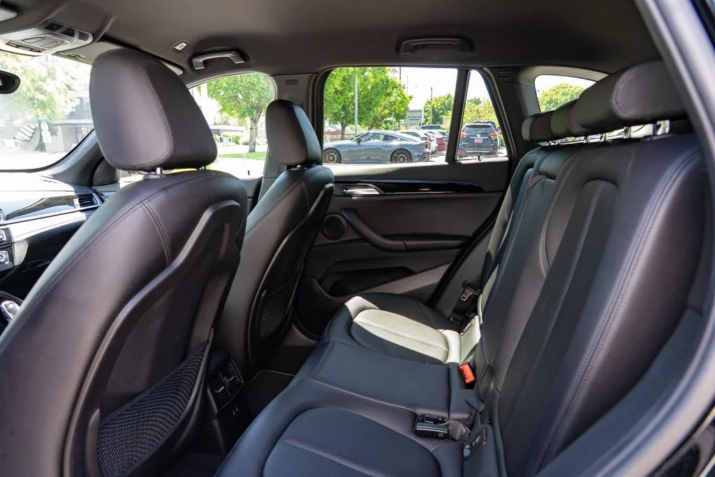 Used 2021 Black BMW xDrive28i image 25