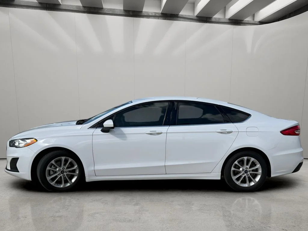 Used 2020 Oxford White Ford SE image 2