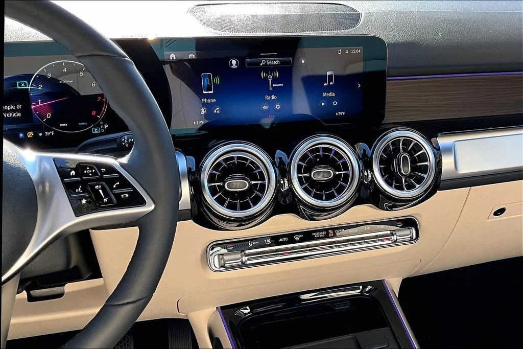 New 2026 White Mercedes-Benz GLB 250 image 7
