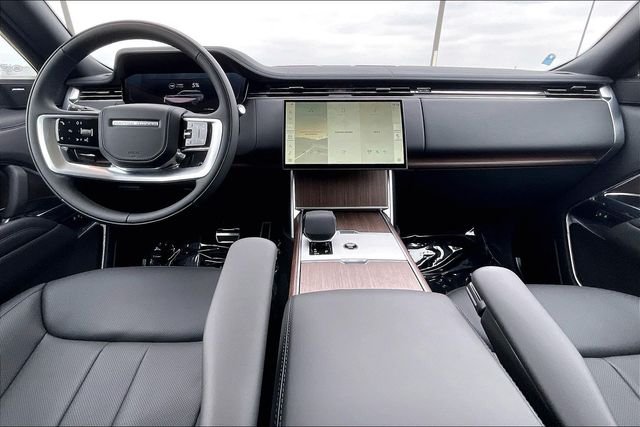 New 2026 Fuji White Land Rover SE image 5