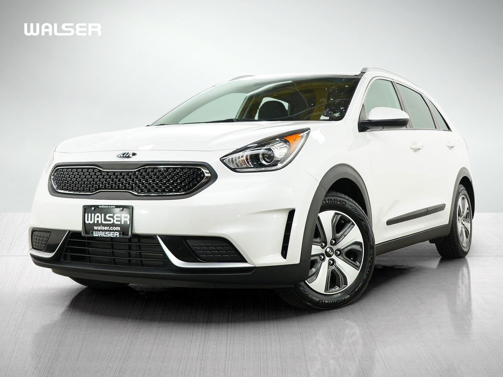 Used 2018 Snow White Pearl Kia LX image 1