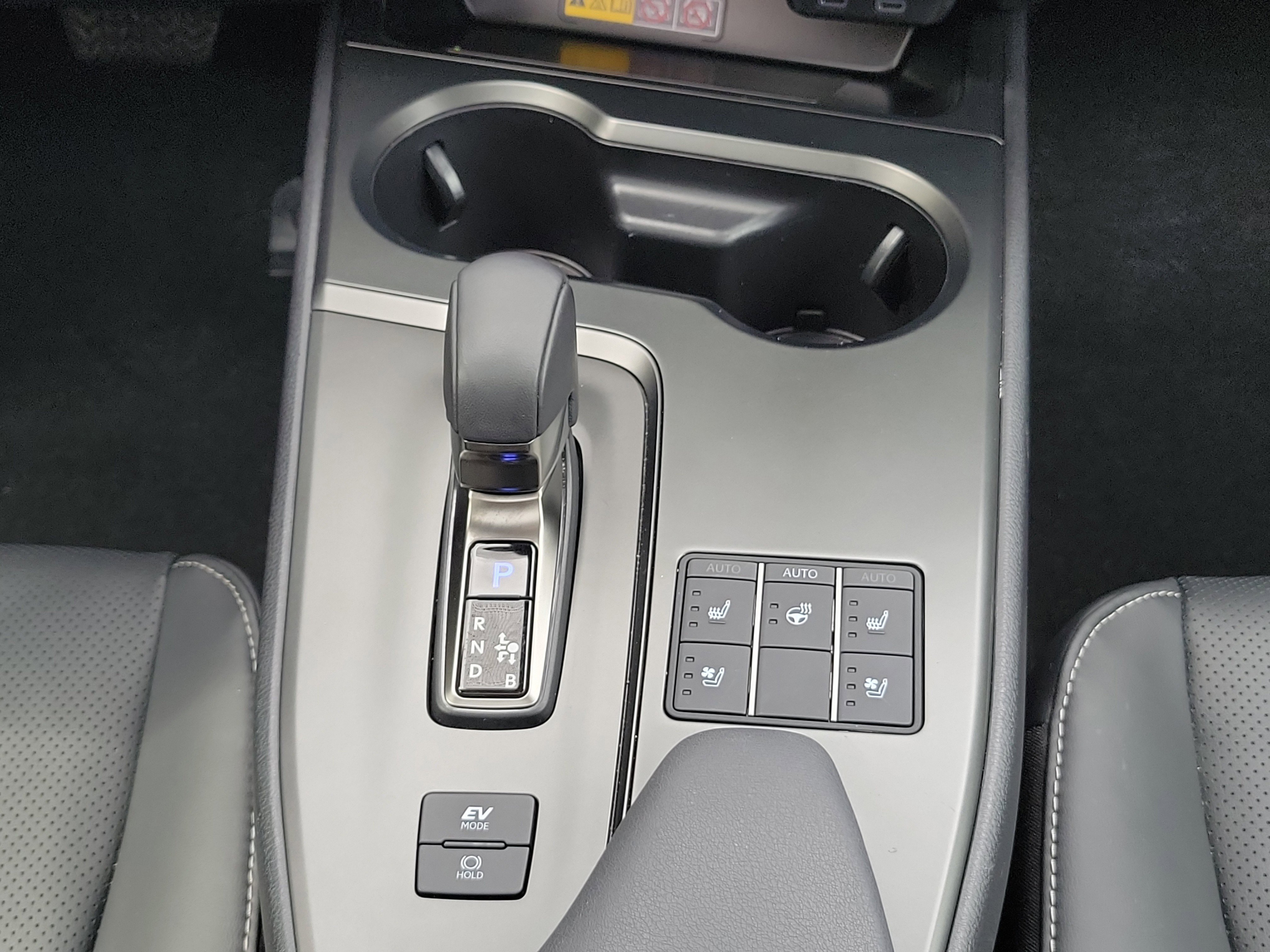 2025 Lexus UX Hybrid 300h F Sport Design - Photo 19