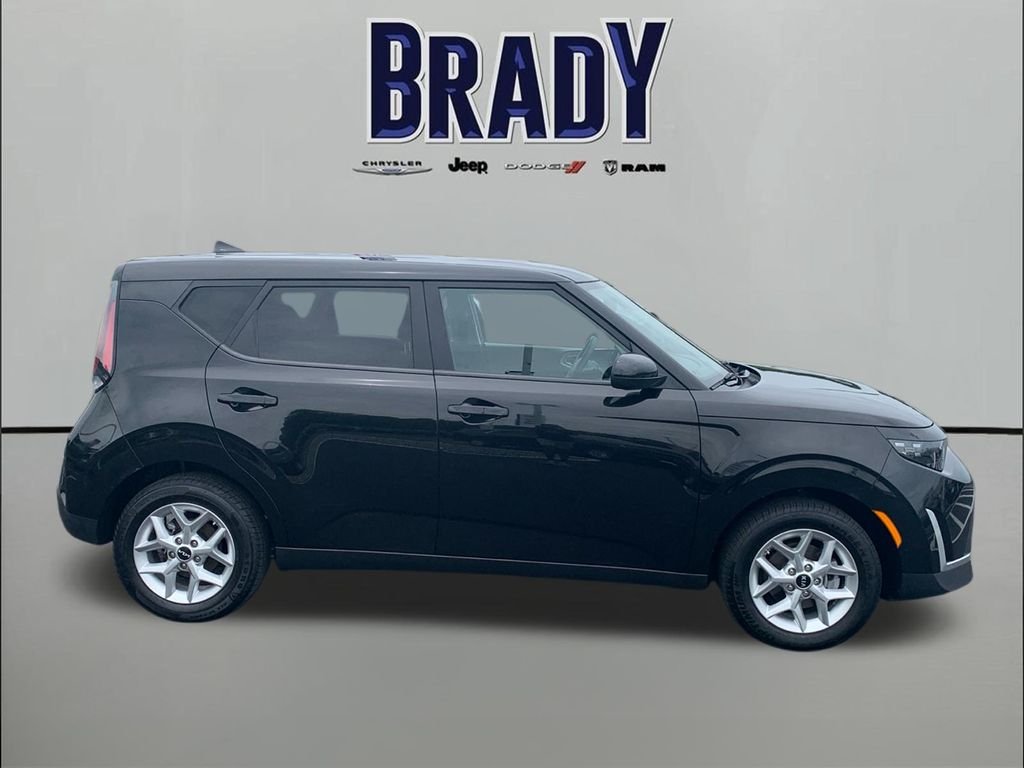 Used 2024 Black Kia LX image 8