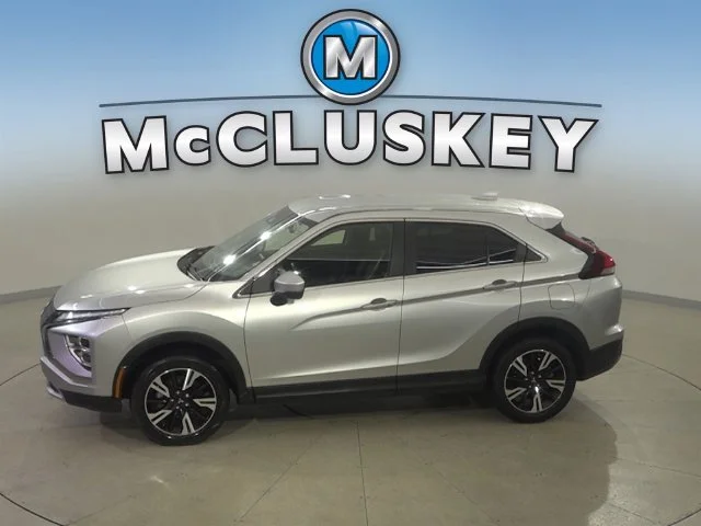 Used 2024 Silver Mitsubishi SE image 31