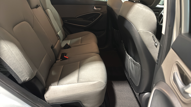 Used 2014 Moonstone Silver Hyundai Base image 22