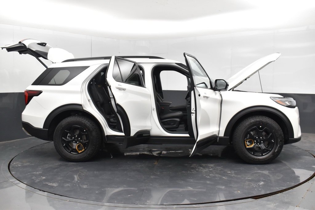 New 2026 Star White Metallic Tri-Coat Ford Tremor® image 37