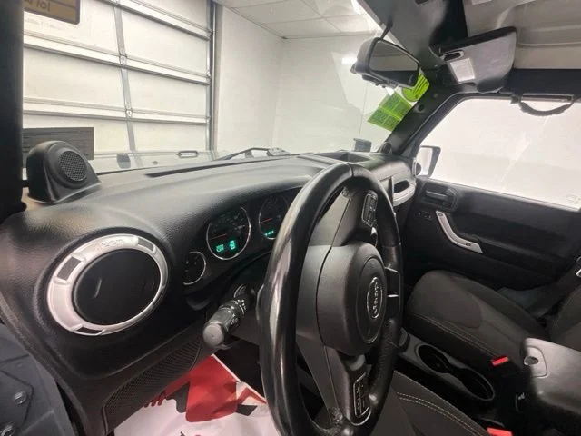Used 2014 Gray Jeep Unlimited Sahara image 17