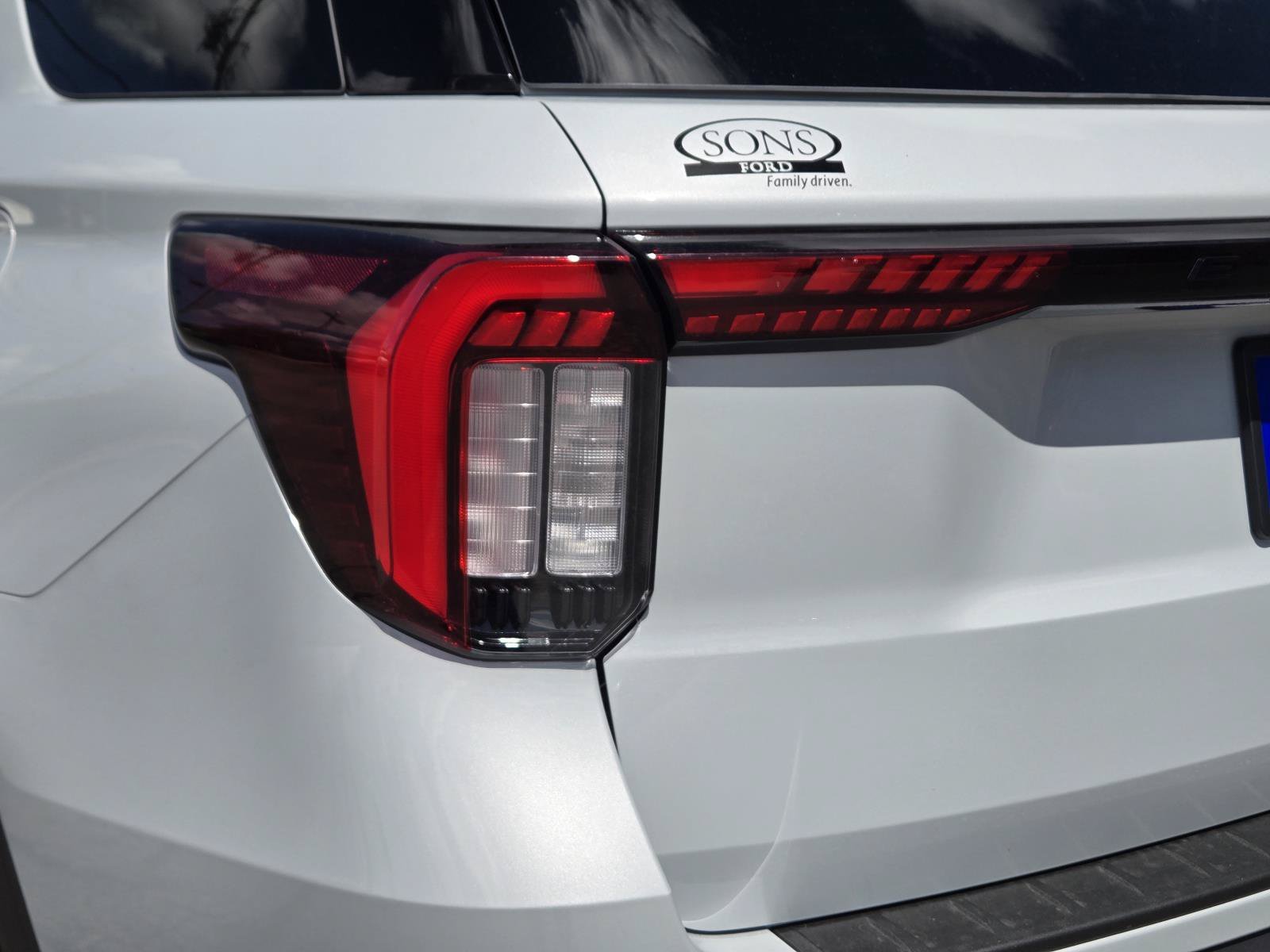 New 2026 Space White Metallic FORD ST-Line image 10