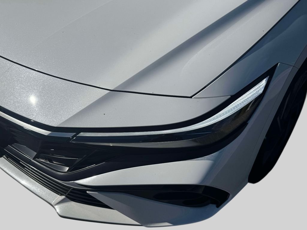 Used 2025 White Hyundai Limited image 8