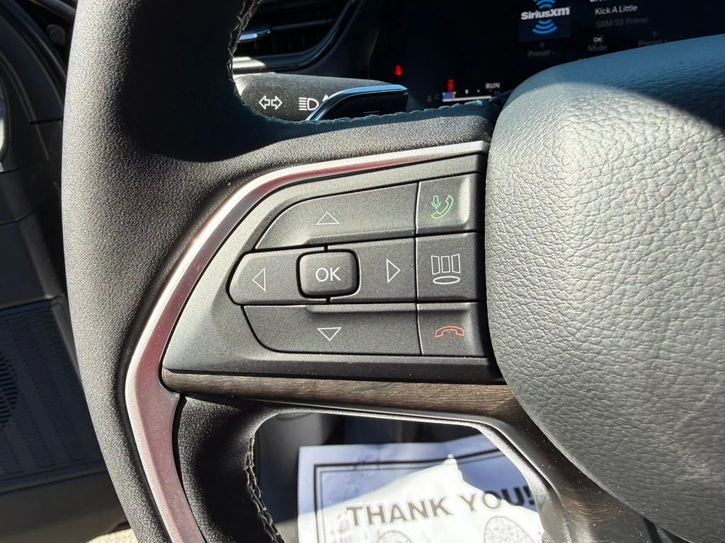 New 2026 Diamond Black Crystal Pearlcoat Jeep Laredo image 22