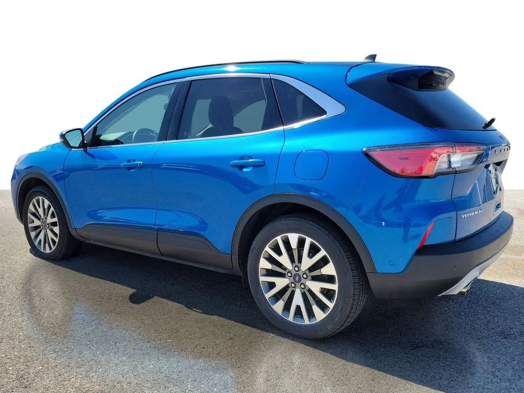 Used 2020  Ford Titanium Hybrid image 3