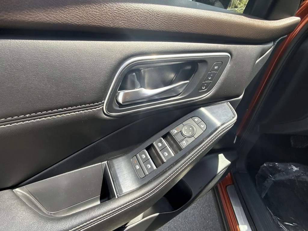 Used 2022 Orange Nissan Platinum image 13