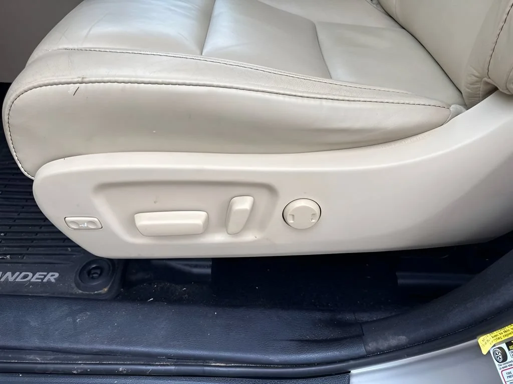 Used 2016  Toyota XLE image 10