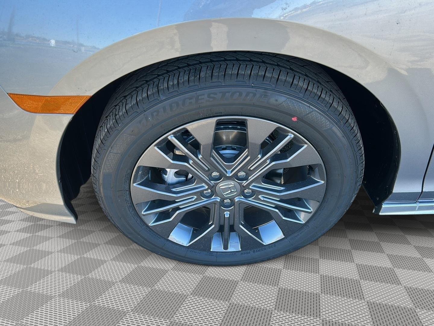 New 2026 Solar Silver Metallic Honda Touring image 3