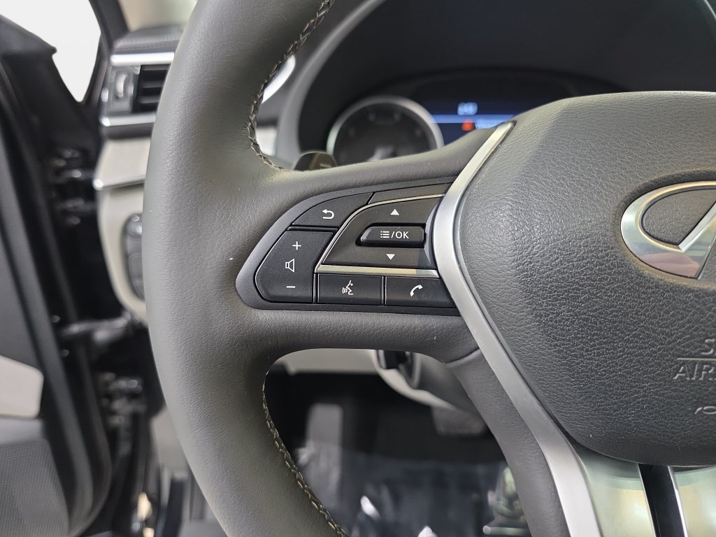Certified Used 2023 Mineral Black INFINITI SENSORY AWD image 14