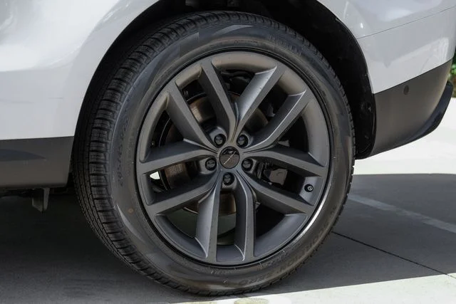 New 2026  Land Rover SE image 67