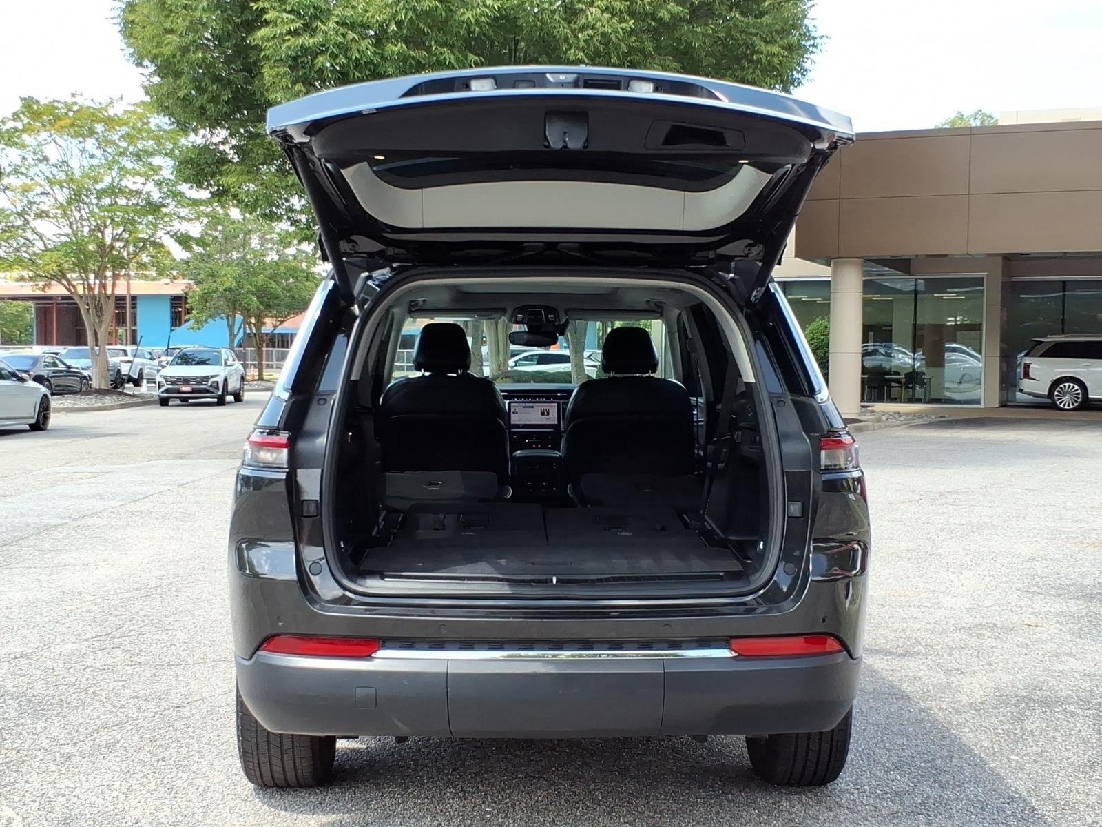 Used 2021 Rocky Mountain Pearlcoat Jeep Limited image 31