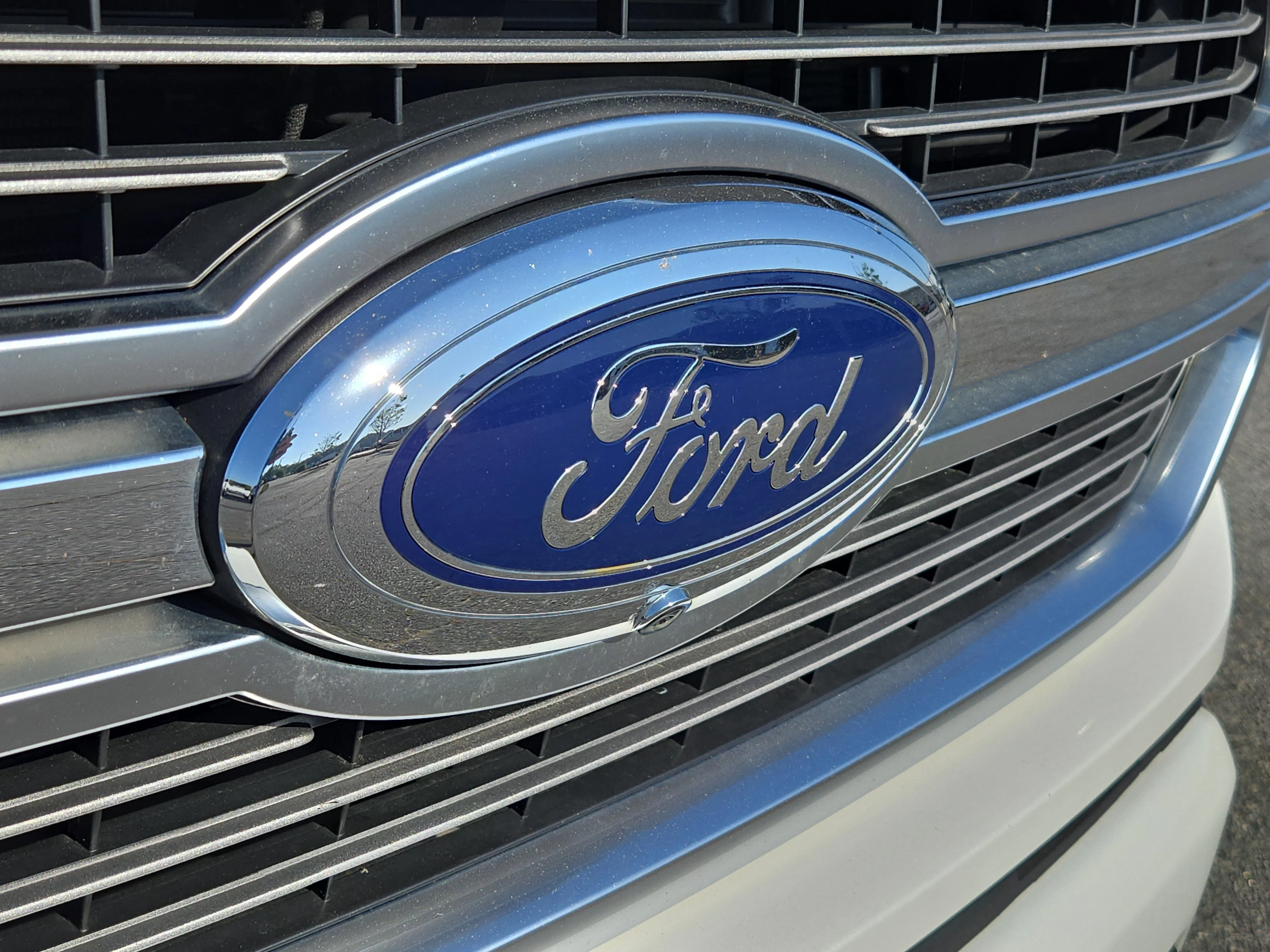 Used 2023 White Ford Limited image 7
