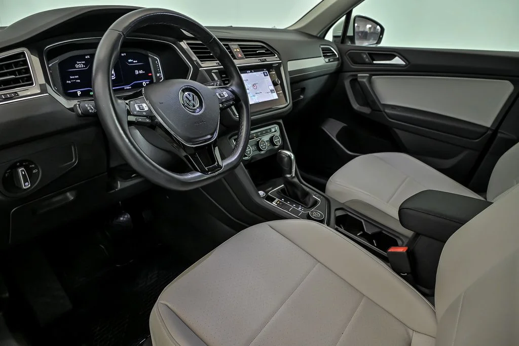 Used 2019  Volkswagen 2.0T SEL image 11
