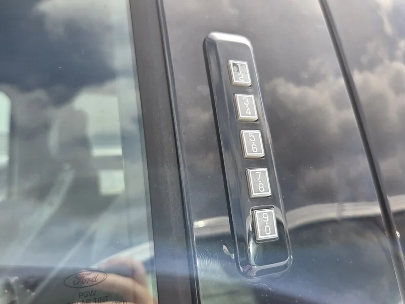 Used 2017  FORD KING RANCH image 10