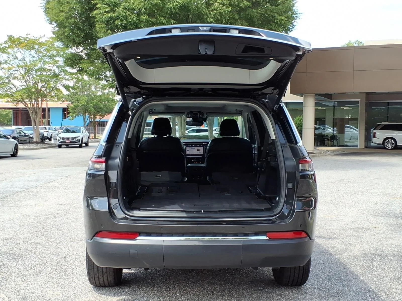 Used 2021 Rocky Mountain Pearlcoat Jeep Limited image 31