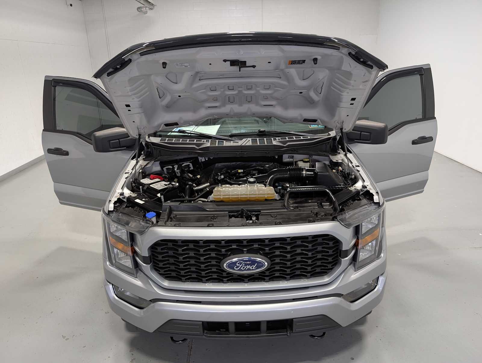 Used 2023 Iconic Silver Metallic Ford XL image 14
