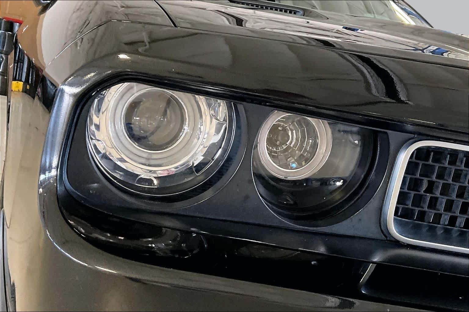 Used 2009 Brilliant Black Pearl Dodge R/T image 22