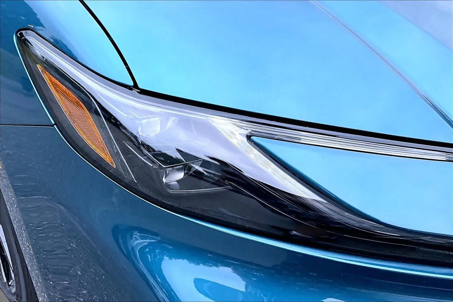New 2026 Ocean Gem with Midnight Black Metallic roof Toyota XSE image 13