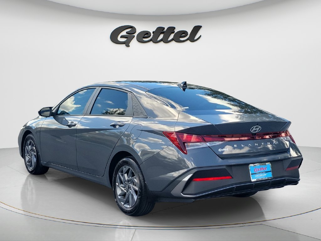 Used 2024 Gray Hyundai SEL image 7