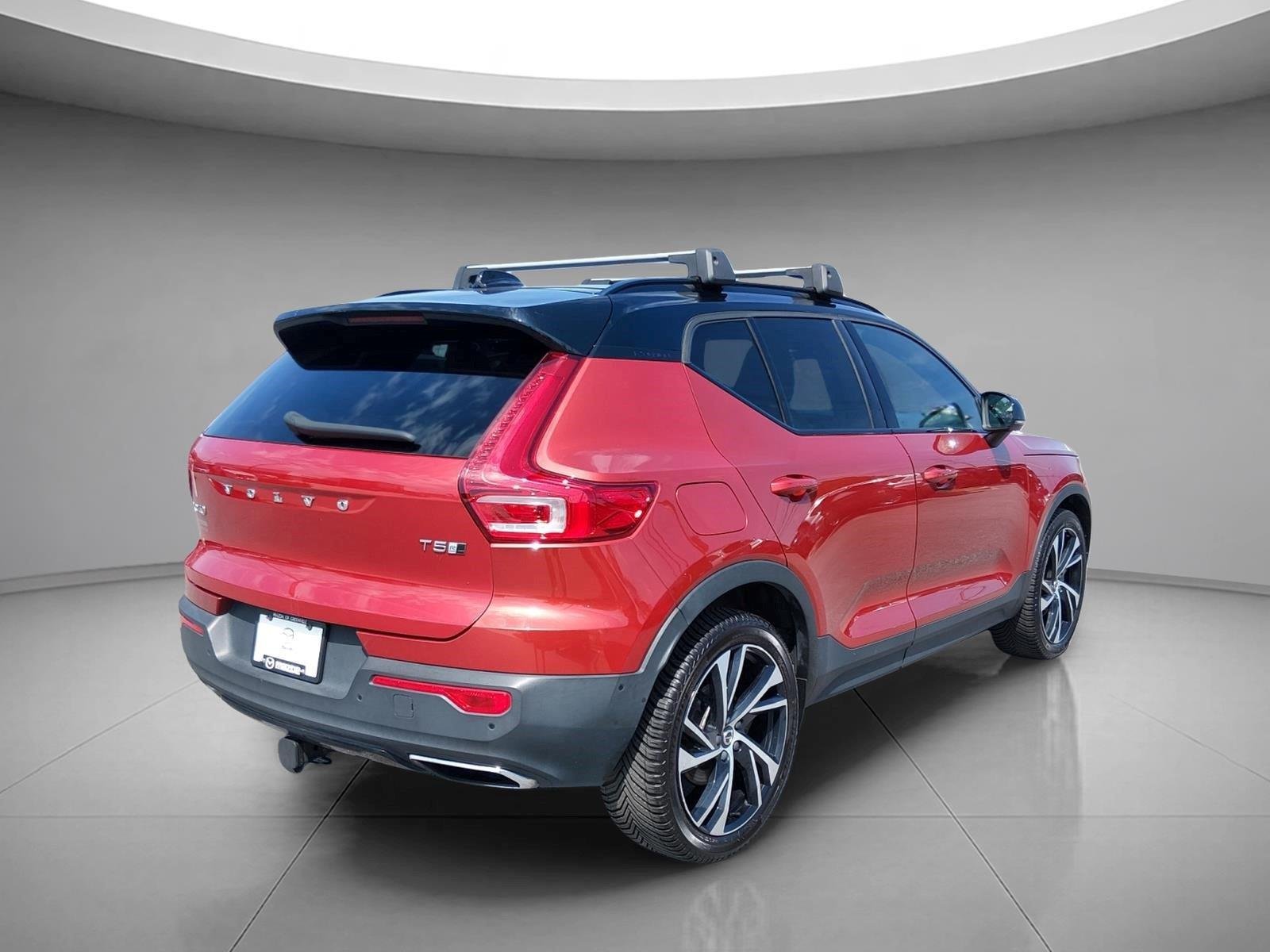 Used 2019 Fusion Red Metallic Volvo R-Design image 5