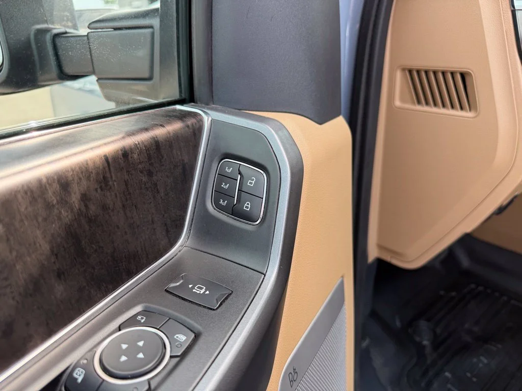 Used 2025 Gray Ford Lariat image 10