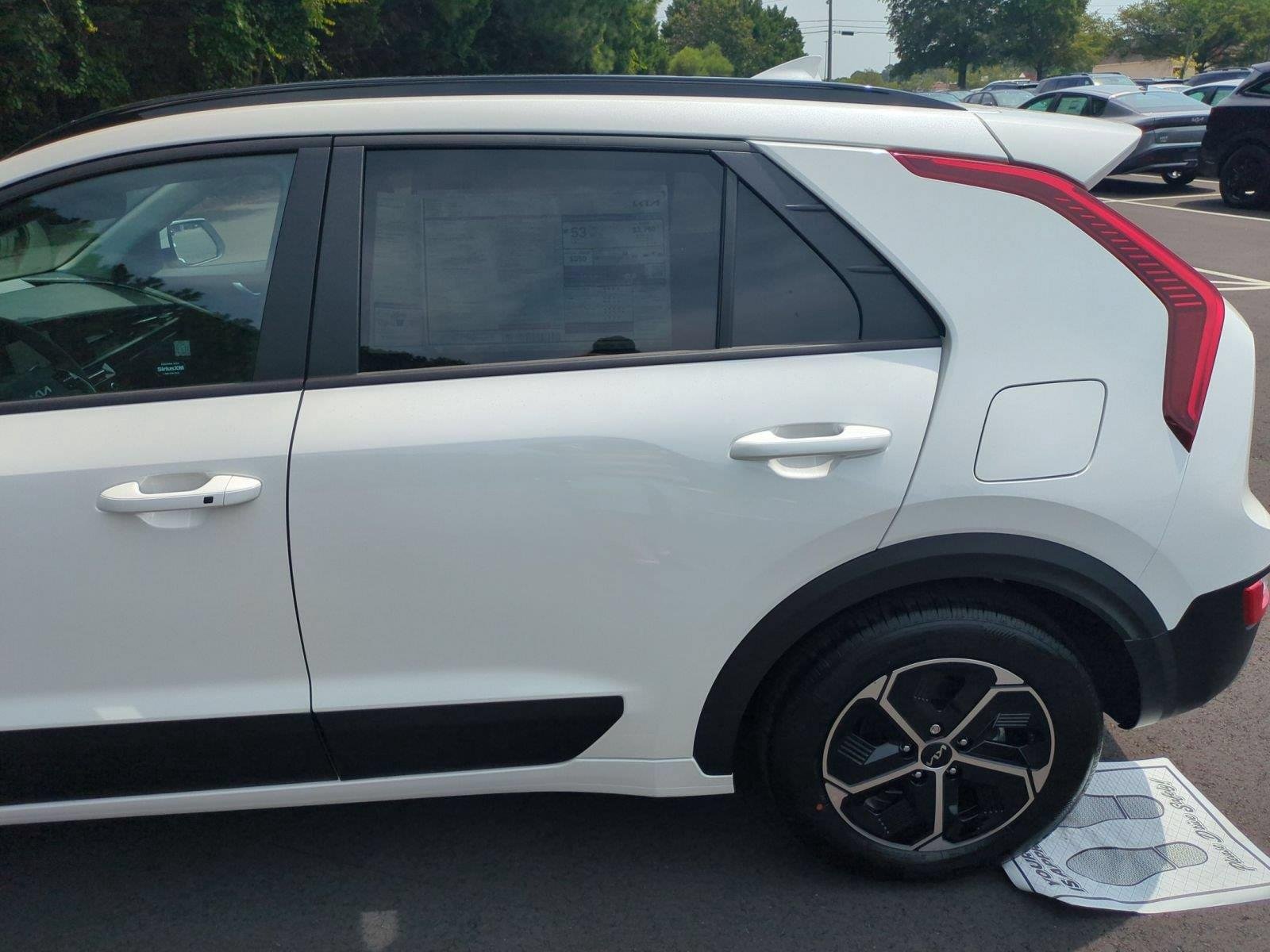 New 2026 Snow White Pearl Kia EX image 32