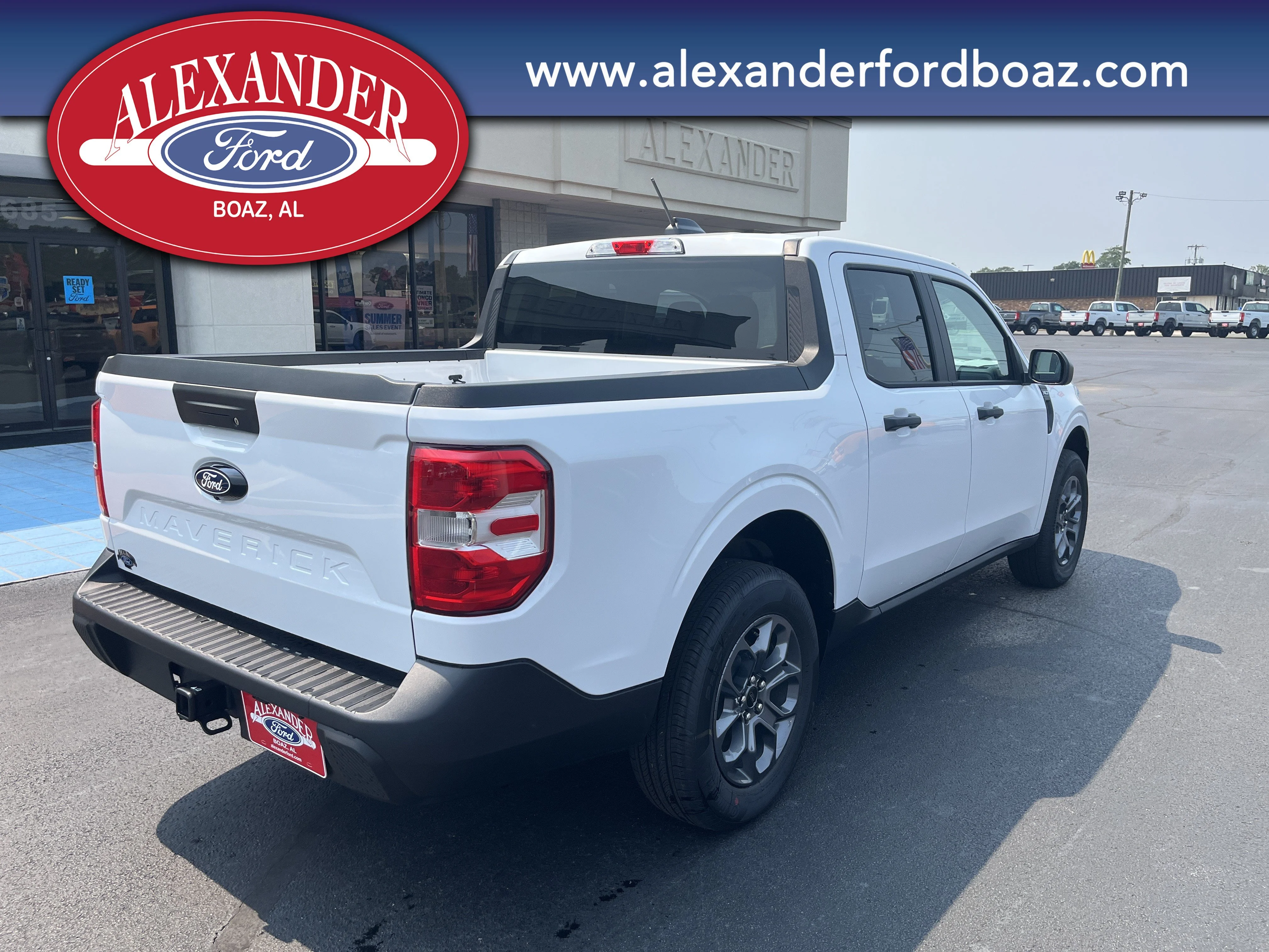 New 2026 Oxford White Ford XLT image 4