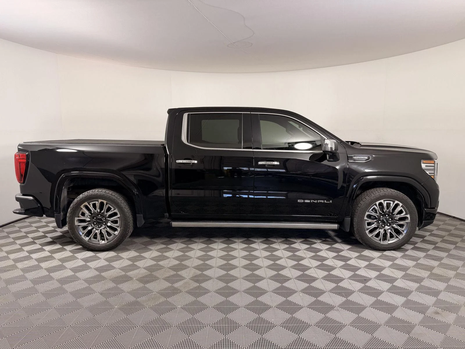 Used 2024 Onyx Black GMC Denali Ultimate image 8