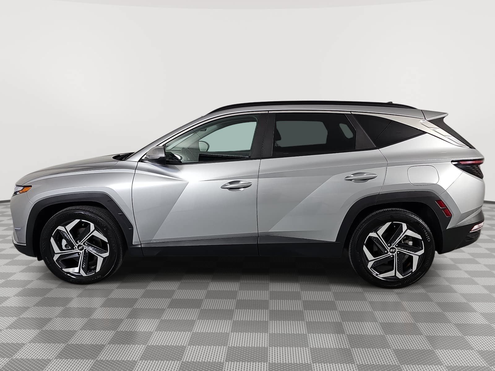 Used 2023 Silver Hyundai SEL image 5