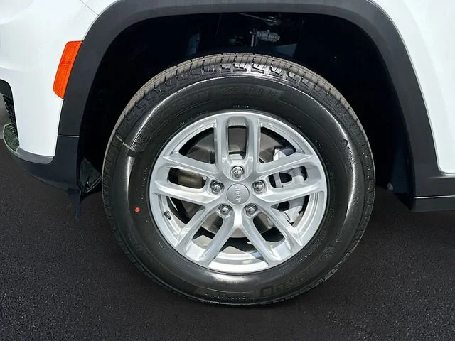 New 2026 Bright White Clearcoat Jeep Laredo image 20