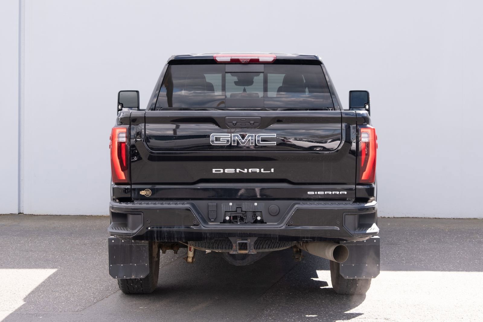 Used 2024 Onyx Black GMC Denali Ultimate image 25