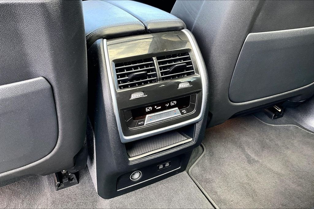 Used 2023 Black BMW xDrive40i image 22