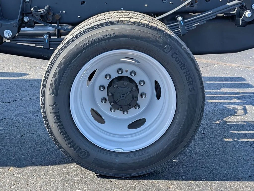 New 2026 Oxford White Ford F-550® XL image 19